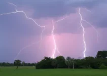 Barreiras deverá ter um dia com trovões e raios nesta segunda-feira