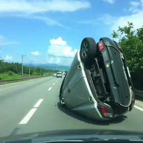 carro capota na Bahia